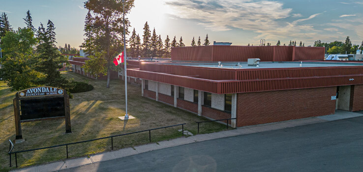 Picture of the front of Avondale school